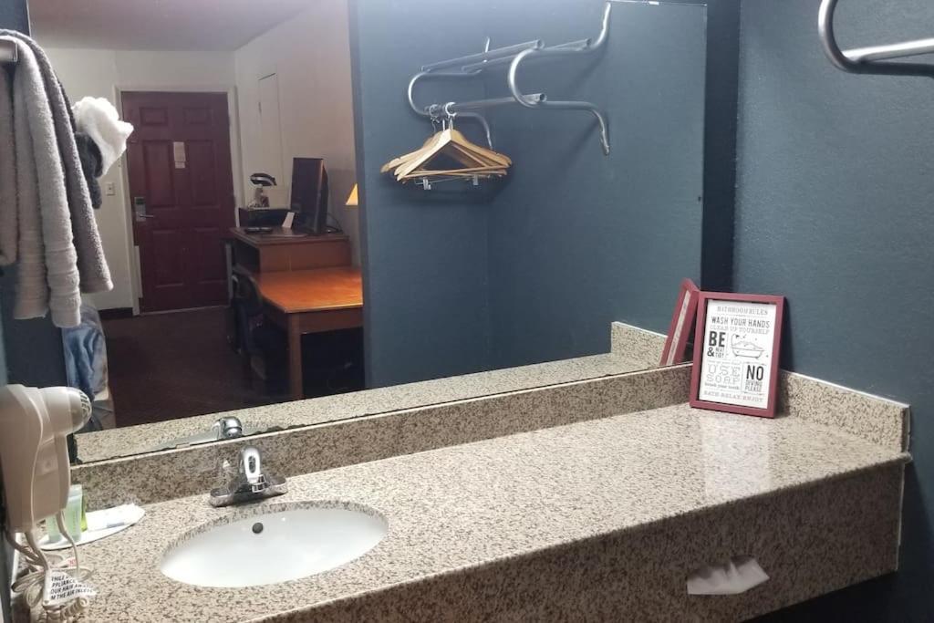 Hotel 2 Queen Beds Hotel Room 226 Booking Stillwater Exterior foto